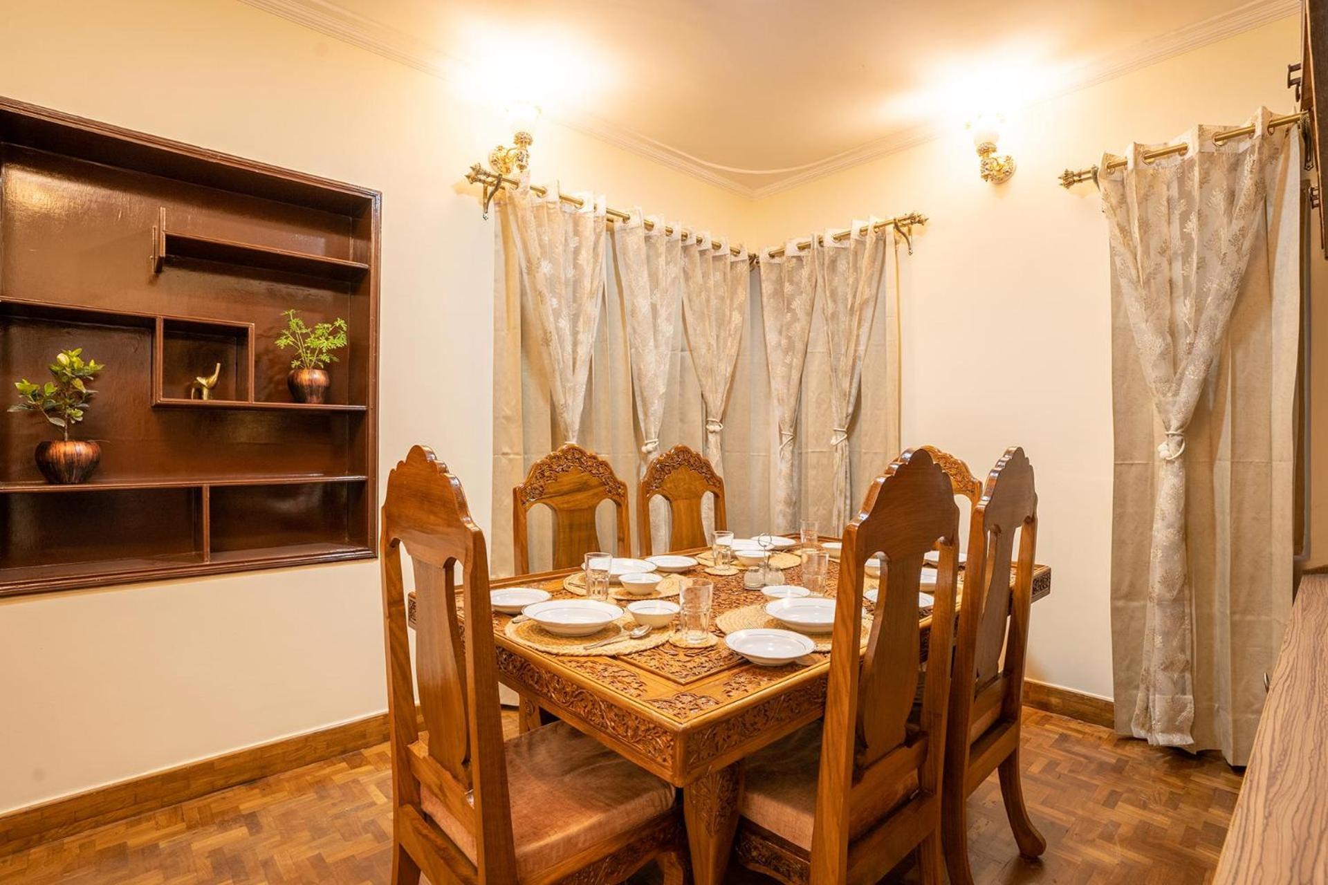 Stayvista At Pinewood Villa - Pet Friendly Villa With Lawn & Pool Table Srīnagar Exterior foto