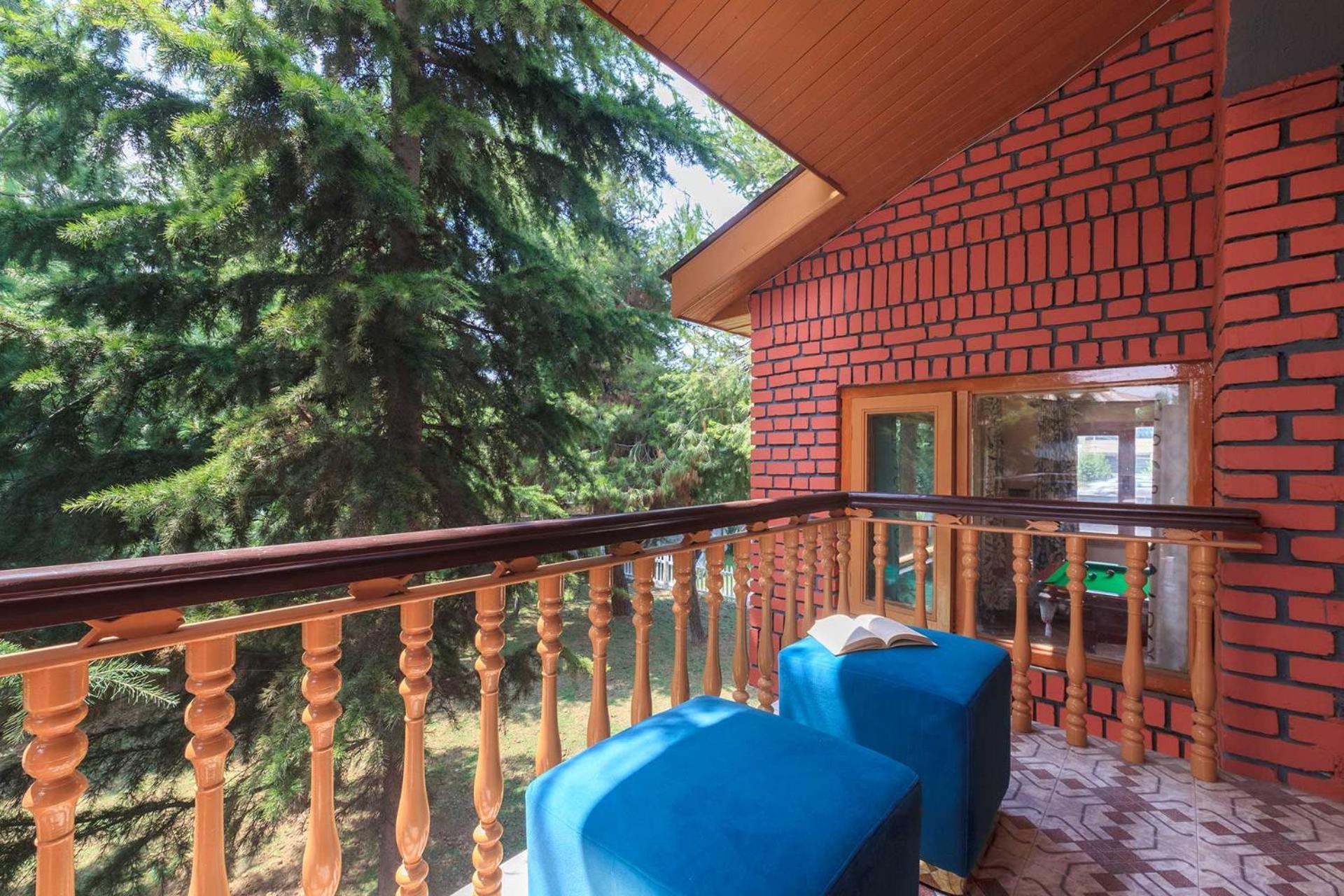 Stayvista At Pinewood Villa - Pet Friendly Villa With Lawn & Pool Table Srīnagar Exterior foto