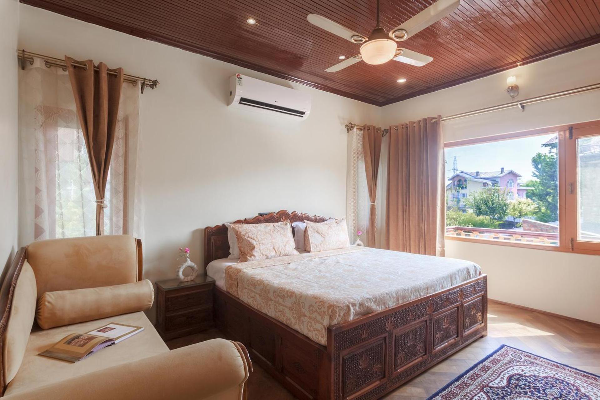 Stayvista At Pinewood Villa - Pet Friendly Villa With Lawn & Pool Table Srīnagar Exterior foto