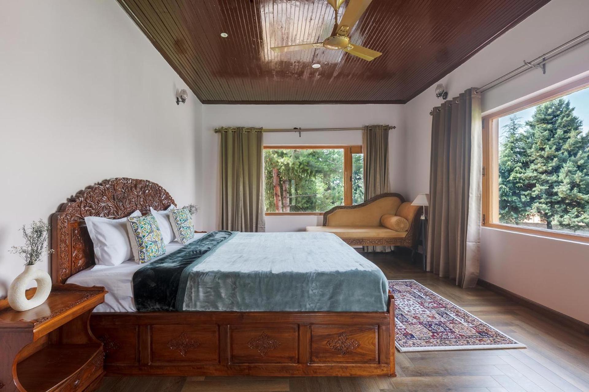 Stayvista At Pinewood Villa - Pet Friendly Villa With Lawn & Pool Table Srīnagar Exterior foto