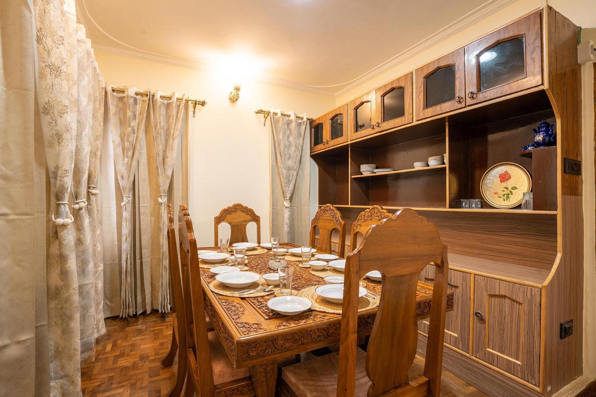 Stayvista At Pinewood Villa - Pet Friendly Villa With Lawn & Pool Table Srīnagar Exterior foto