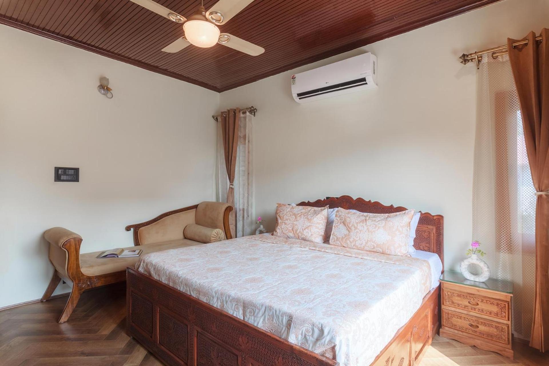 Stayvista At Pinewood Villa - Pet Friendly Villa With Lawn & Pool Table Srīnagar Exterior foto