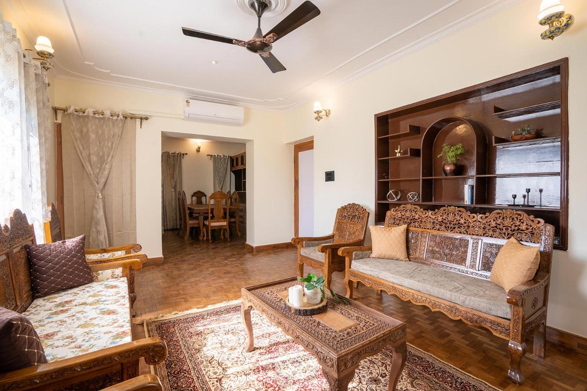 Stayvista At Pinewood Villa - Pet Friendly Villa With Lawn & Pool Table Srīnagar Exterior foto