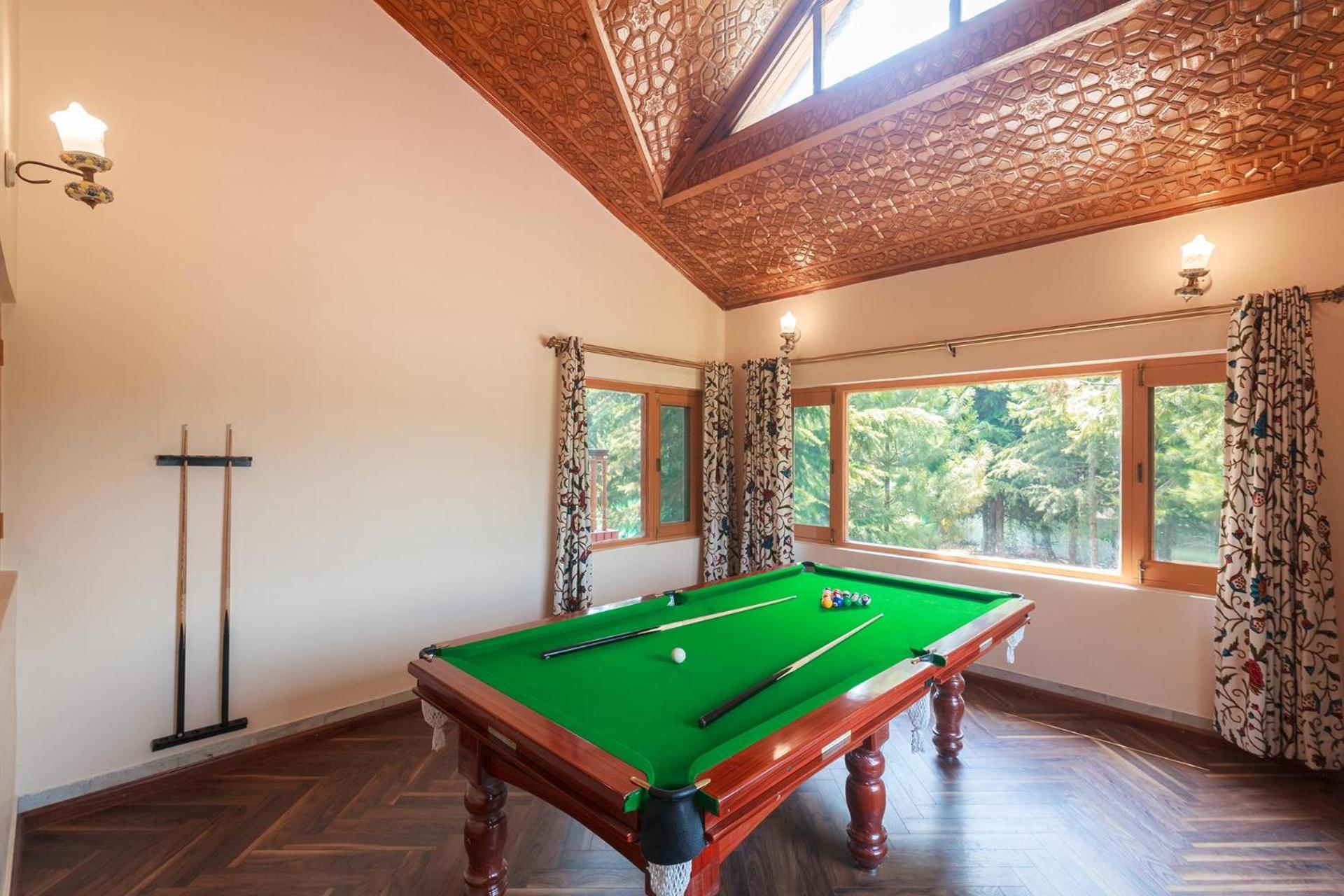 Stayvista At Pinewood Villa - Pet Friendly Villa With Lawn & Pool Table Srīnagar Exterior foto