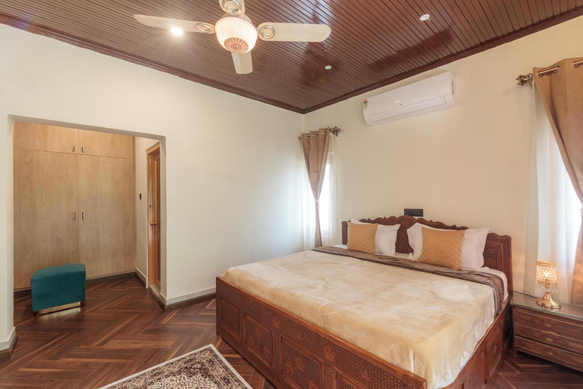 Stayvista At Pinewood Villa - Pet Friendly Villa With Lawn & Pool Table Srīnagar Exterior foto